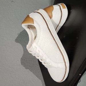 Dr scholls white shoes